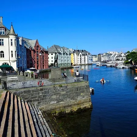 Appartement Penthouse By Brosundet, Free Parking Space *