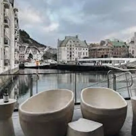 Penthouse By Brosundet, Free Parking Space * Ålesund