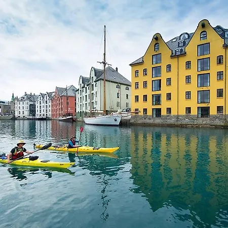 Penthouse By Brosundet, Free Parking Space 公寓